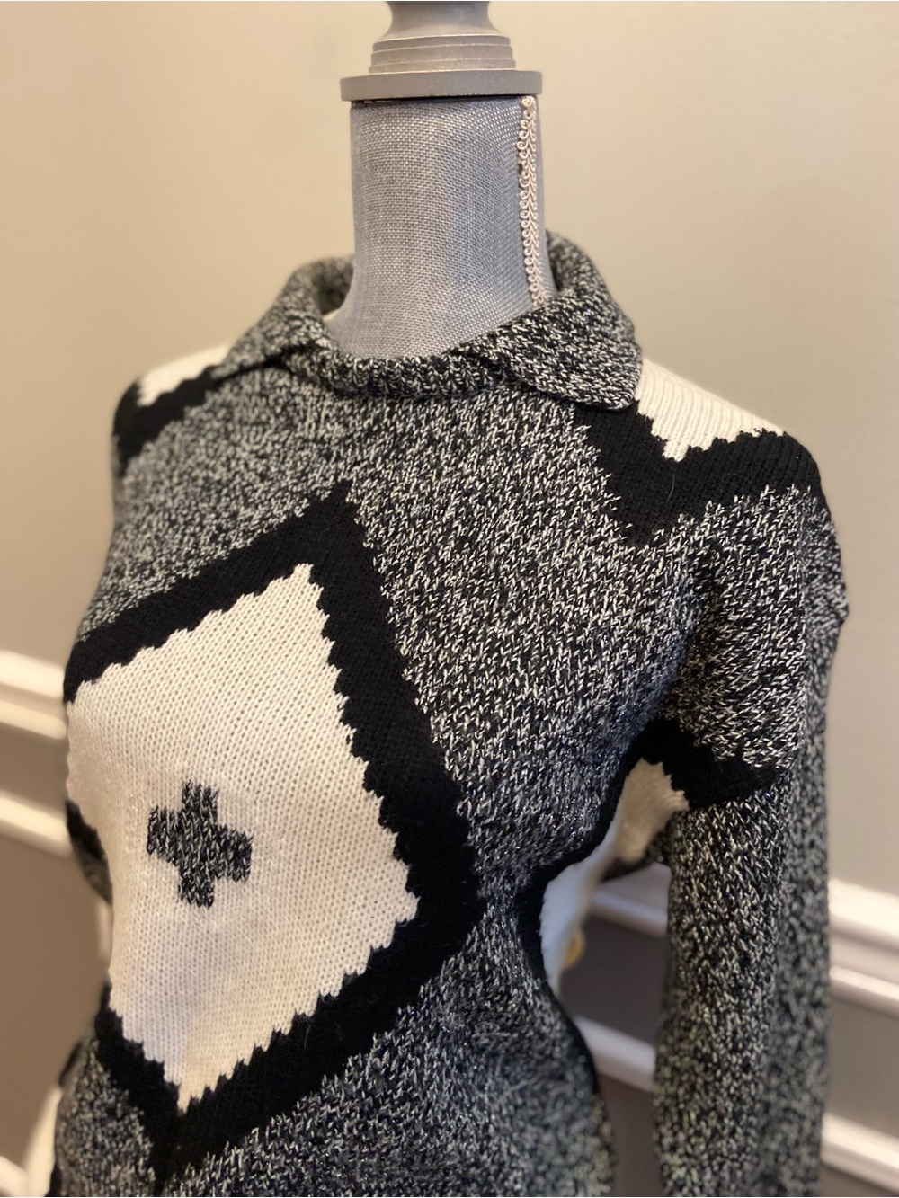 Vintage Sweater Metallic Knit Diamond Cross Pattern Women’s Size Medium - Picture 7 of 8